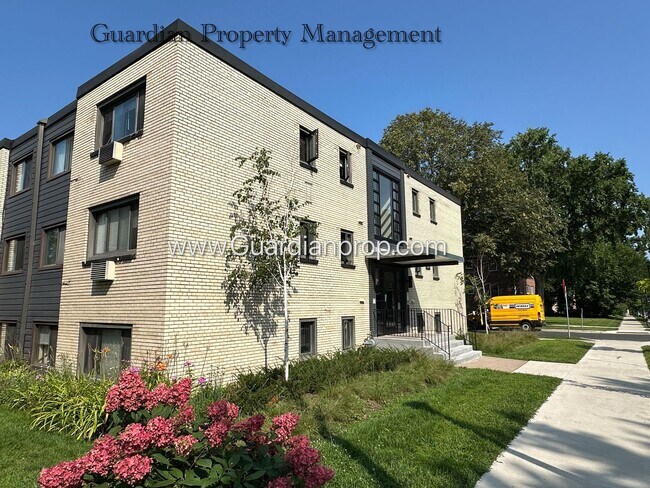 Building Photo - Top Floor Kingfield Minneapolis Apartment, Hardwood Floors, South Facing, Wall Ac Unit #201