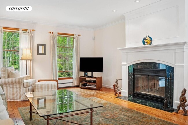 Photo - 330 Sprig Tree Path