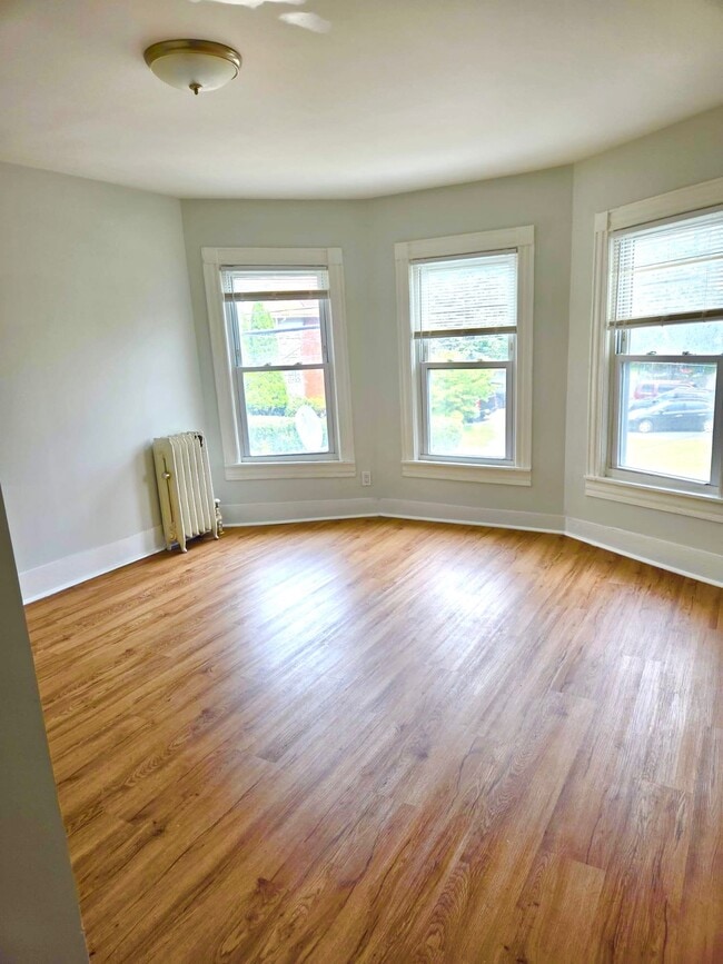 Building Photo - 471 Carey Ave Unit 1