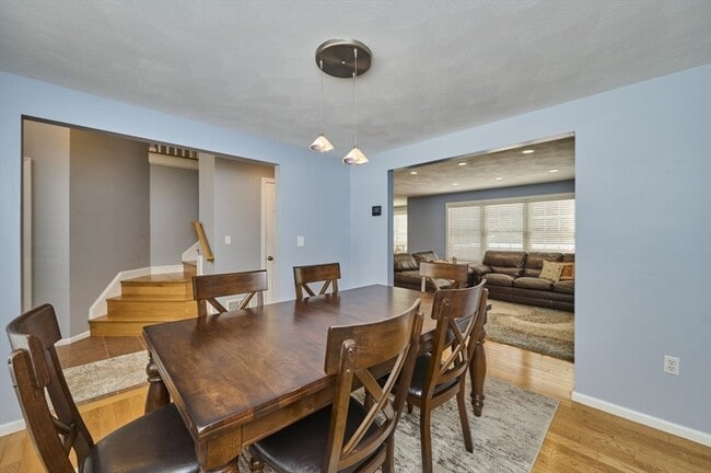 Photo - 27 Cranberry Ln