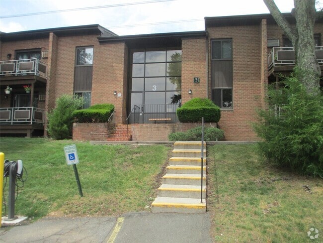 Building Photo - 3 Brevoort Dr Unit 2B Rental