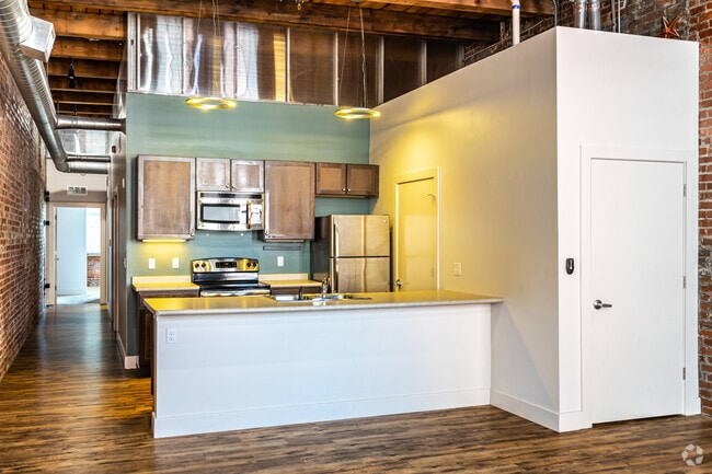 1BR, 1BA - 673SF
