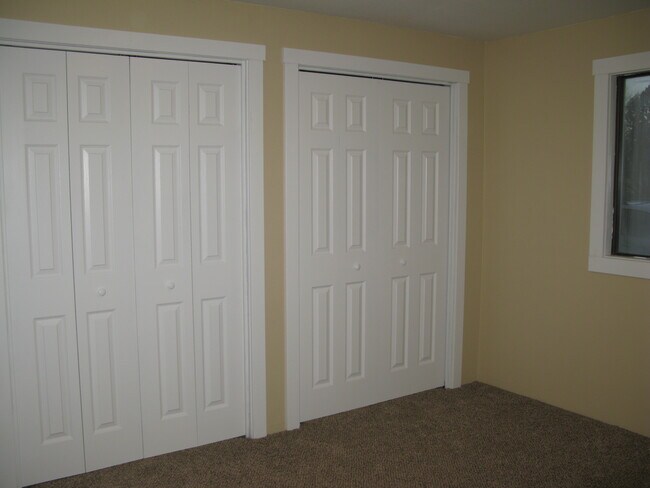 Photo - 305 S 5th St W