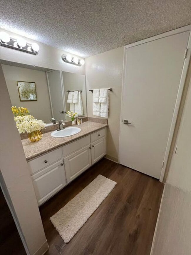 Photo - Riverside Gardens