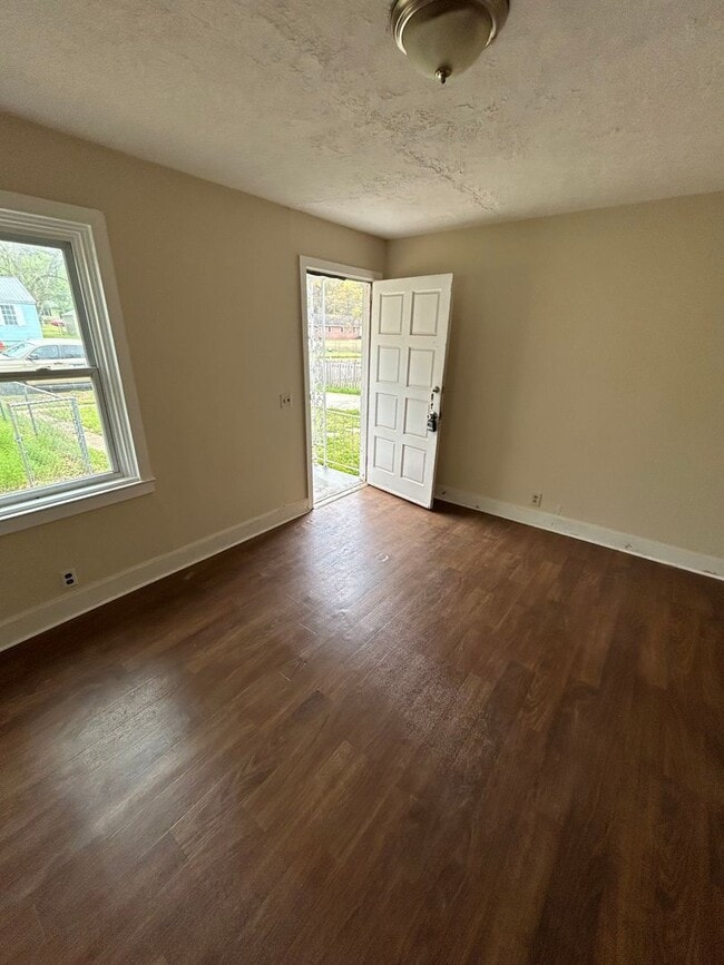 Photo - 102 White Ave