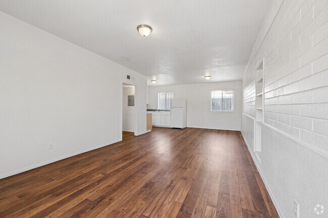 2BR, 2BA - 851SF - Kitchen