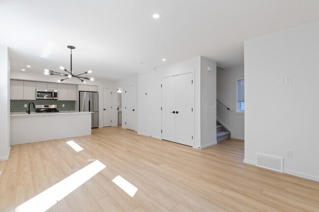 Photo - 11514-11587 87 St NW Unit 2