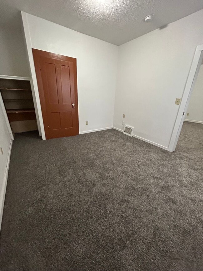 Photo - 3 Bedroom 2 Bathroom Apartment Near Gundersen Unidad 816