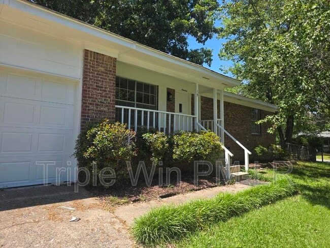 Photo - 19 Creekdale Dr