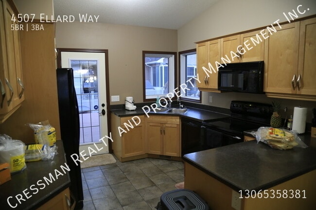 Photo - 5 Bedroom 3 Bathroom Full House in Lakeridge