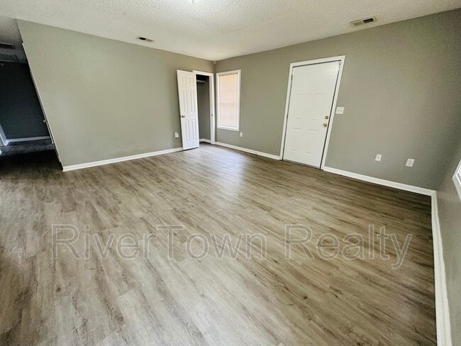 Photo - 715 Ayers St