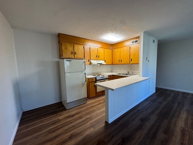 Photo - Ground level apartment with washer and dryer included! Unit 5