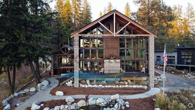 Building Photo - Stunning Luxury Hayden Lake Lodge with 5 B... Rental