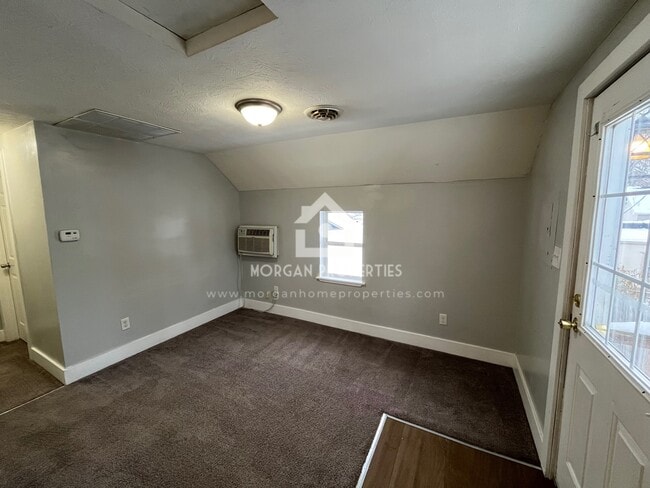 Photo - 832 E 7th St Unit -