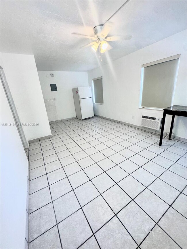 2732 SW 22nd St Unit 3