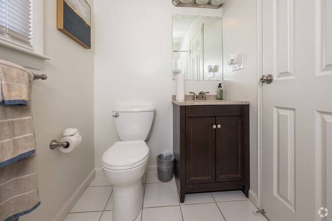 2BR, 1BA - 985SF - Bathroom