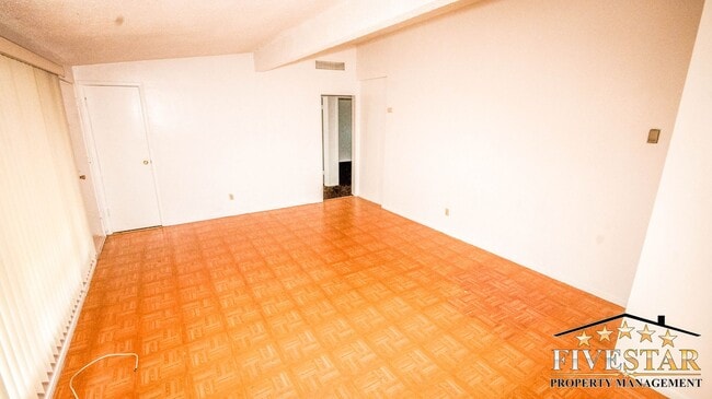 Photo - 3705 River Blvd