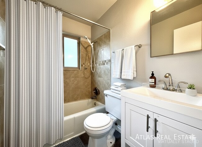 Photo - 4319 Dewey Dr Unit 1