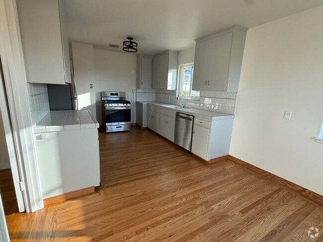 Building Photo - 209 Malcolm Ave Rental
