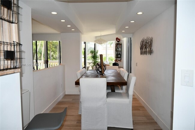 Photo - 1000 E Island Blvd Unit 303