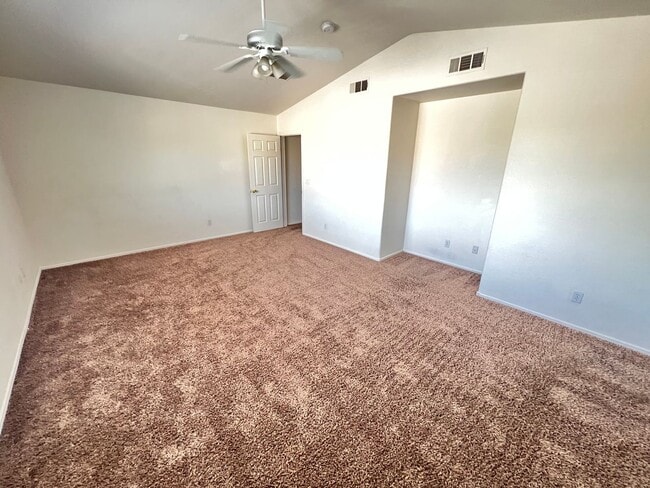 Photo - 4 Bedroom home with large lot