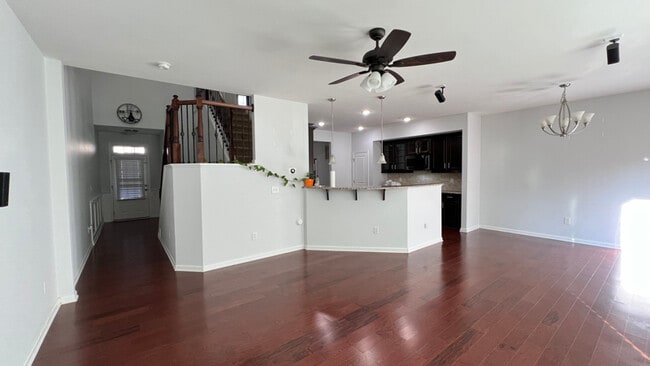 Photo - 421 Durants Neck Ln