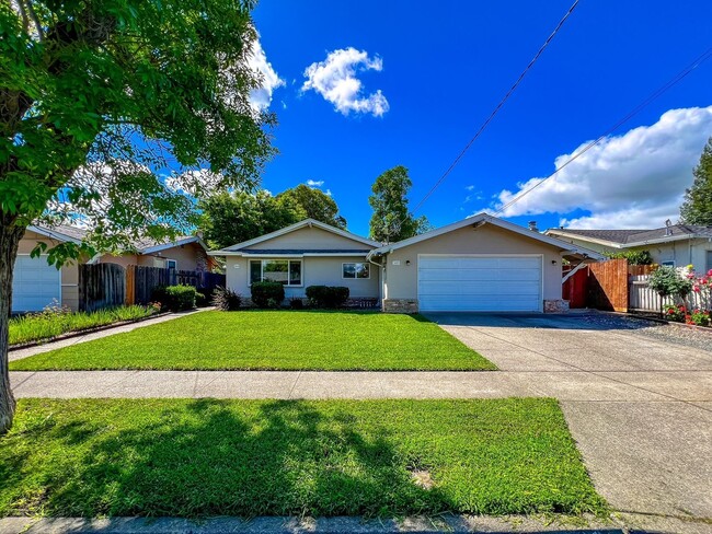 Building Photo - Single-Level Bel Aire Home with Spacious Layout