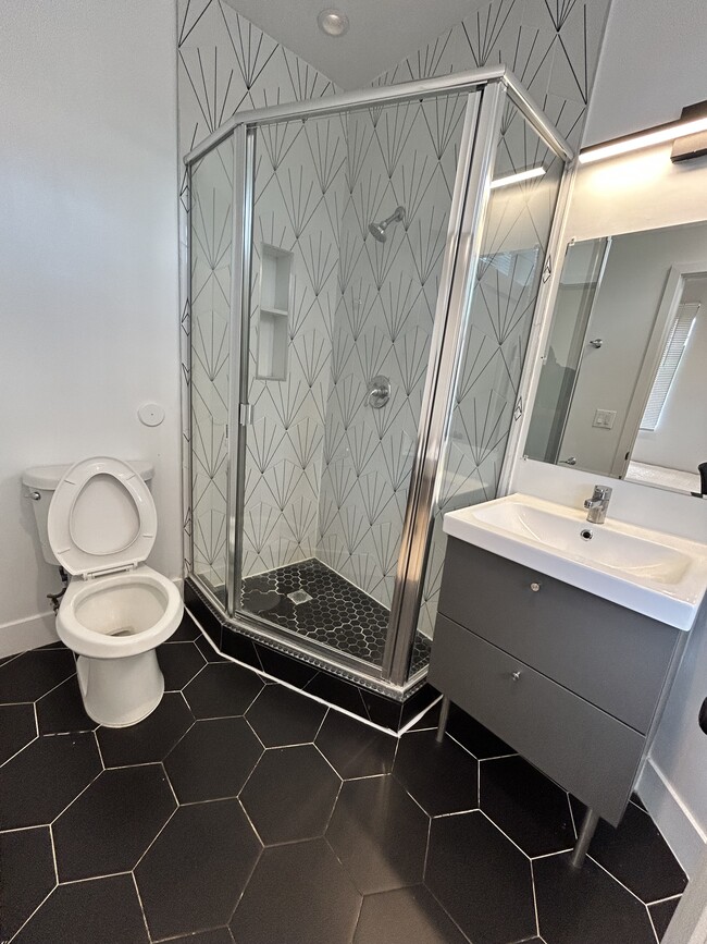 Photo - 1334 W 22nd St