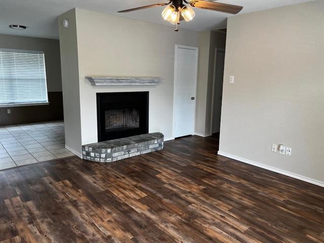 Photo - 713 E Avenue F