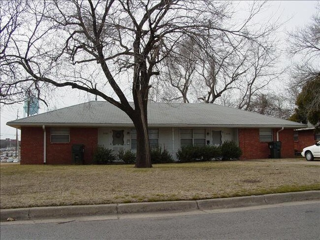 Photo - 2024 Cherokee Ln Apartments
