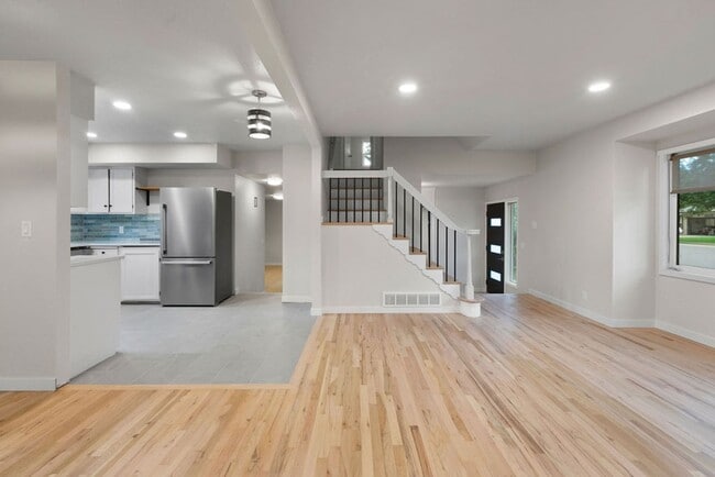 Building Photo - 4 Bedroom completely remodeled home in Fort Collins