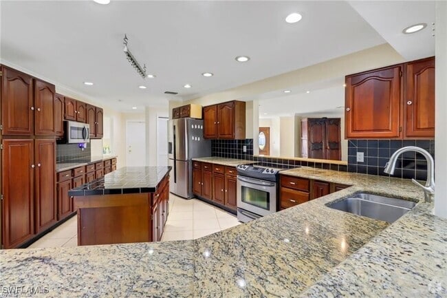 Building Photo - 449 Cypress Way E Rental