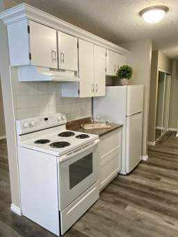 Building Photo - Pinecrest Apartments