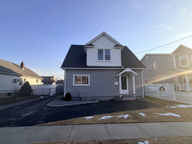 Building Photo - 1924 Commonwealth Ave Unit 2nd Fl