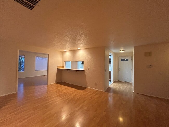 Photo - 5888 Shannon Ave