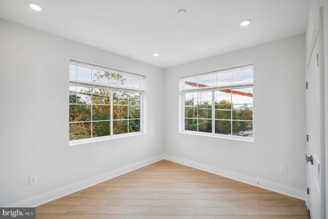 Photo - 646 N 32nd St Unit 11