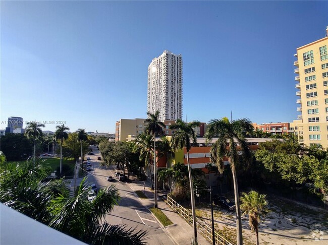 Building Photo - 1900 N Bayshore Dr Unit 714 Rental