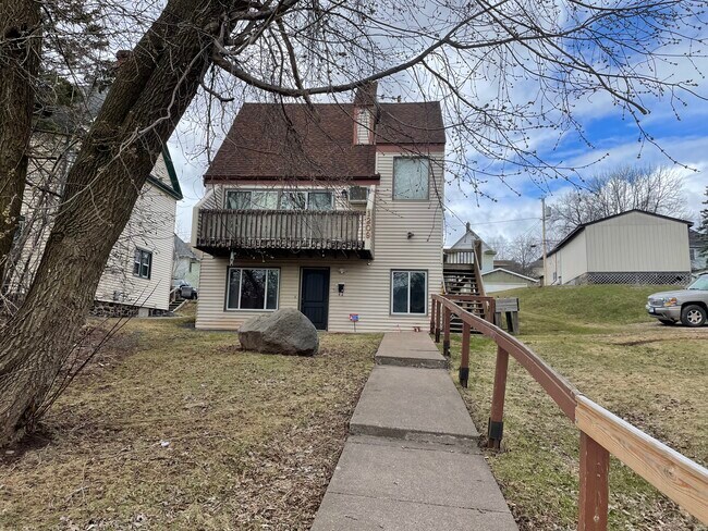 Unit 2 - walkout basement, under deck. - 1209 E 4th St Unit 2