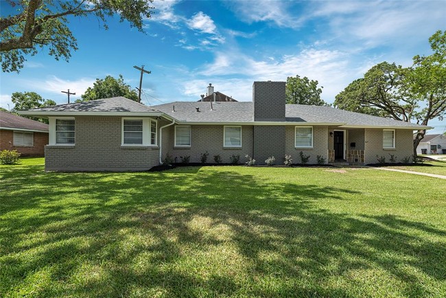 Photo - 3827 Linkview Dr House