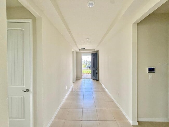 Photo - 6985 Oak Commons Way