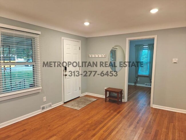 Photo - 5349 Campbell St