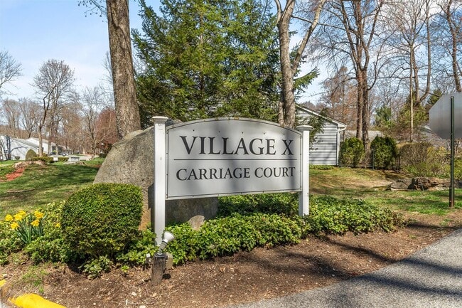 Photo - 164 Carriage Ct Unit B