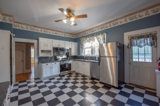 Photo - 209 W 1st St