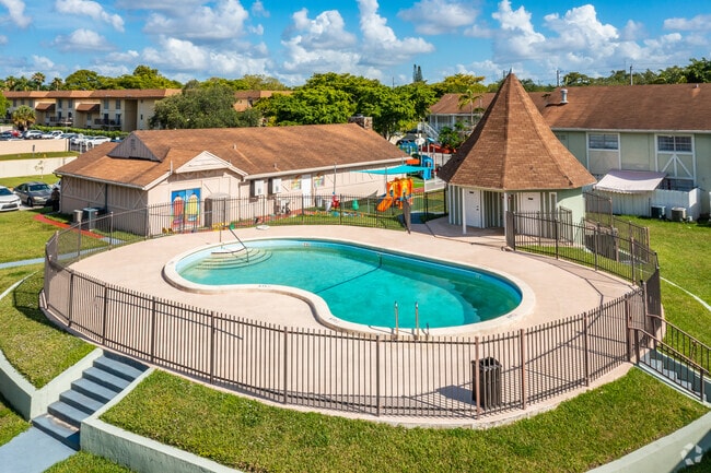 Wellington Manor Apartments - Wellington Manor Apartments