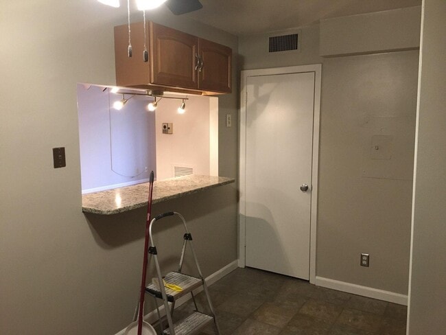 Kitchen breakfast bar - 9200 Edwards Way Unit 505