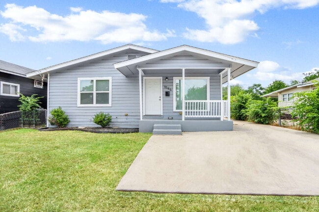 Photo - Charming and Spacious 4 Bedroom Home with ...