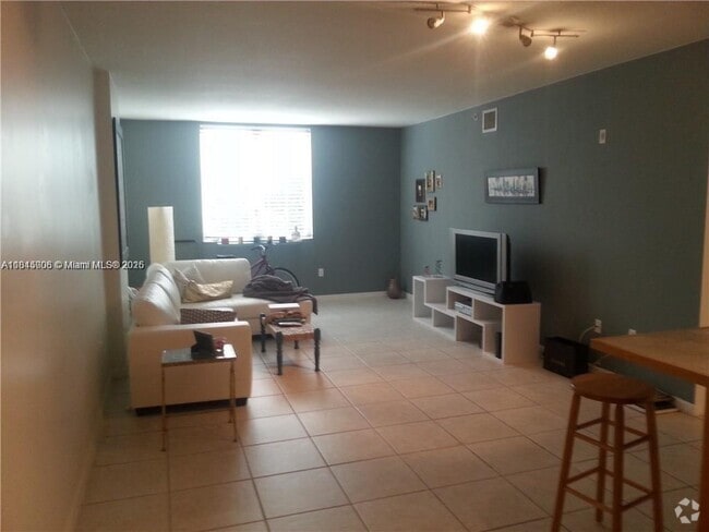 Building Photo - 2630 SW 28th St Unit 16 Rental