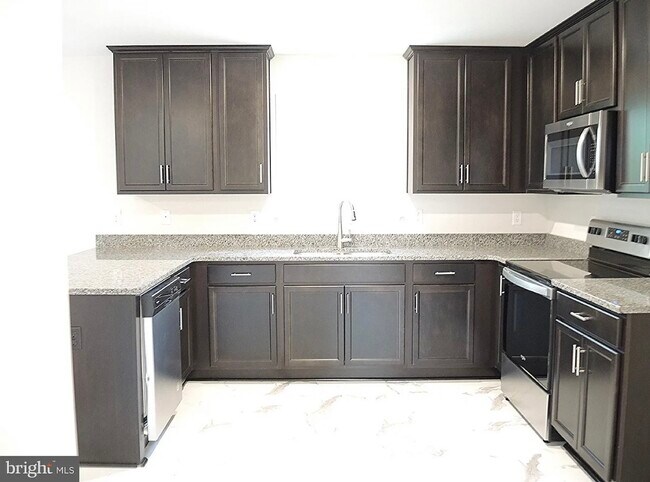 Photo - 2347 Middle Rd