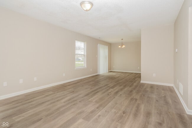 Photo - 536 New Moon St