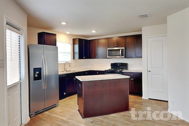 Photo - 15406 Shortwing